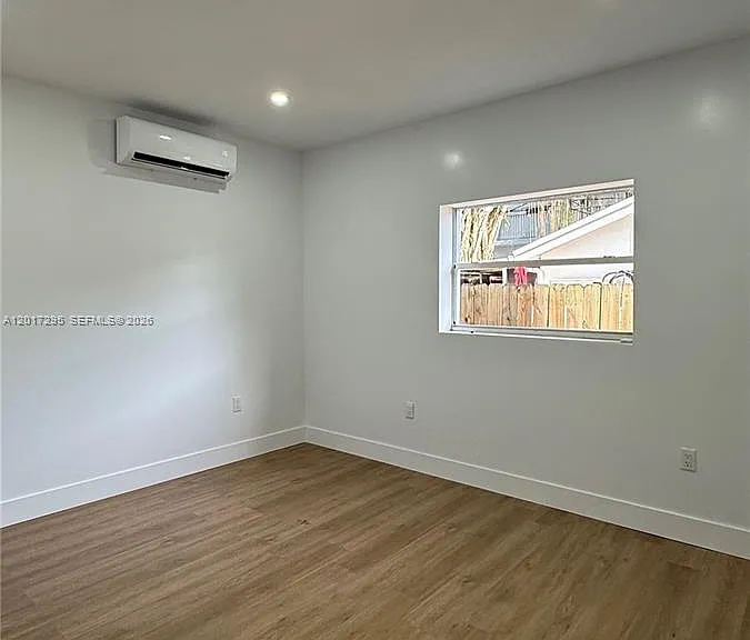 211 SW 10th Ave #5 — Photo 4