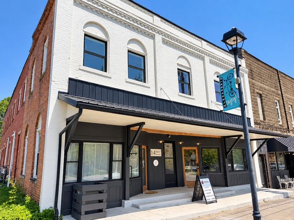 14 W Main St