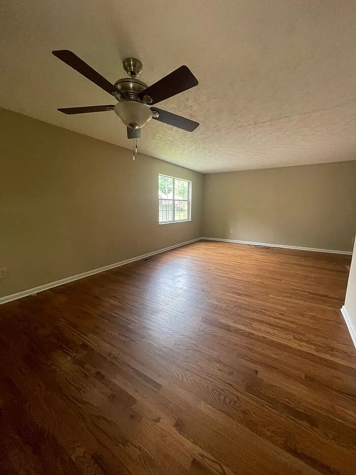 3 bed, 2.0 bath, 1406 sqft, $2,220 — Photo 4