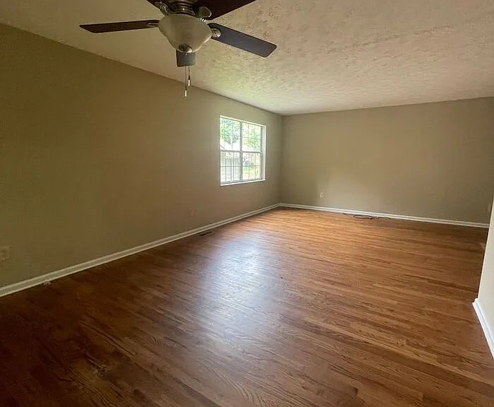 1337 Woodridge Dr — Photo 4