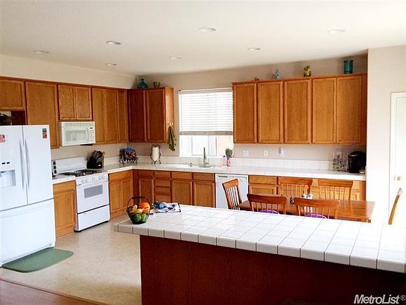 3rd image of 1526 Blackbird Pl
