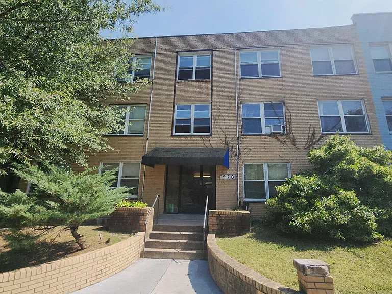 920 Madison St NW #301 — Photo 1
