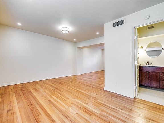 4th image of 6354 Bordeaux Ave #6354