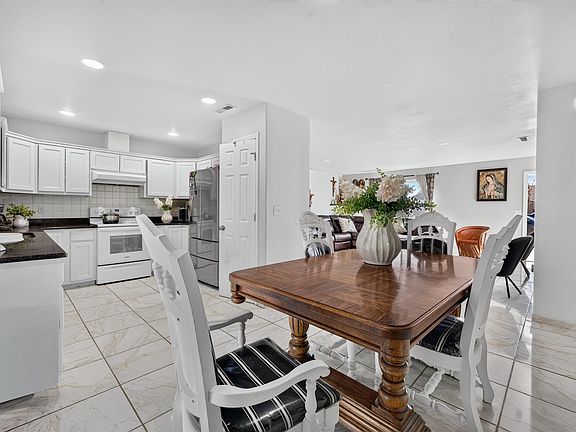 3rd image of 3805 Estrella Dr