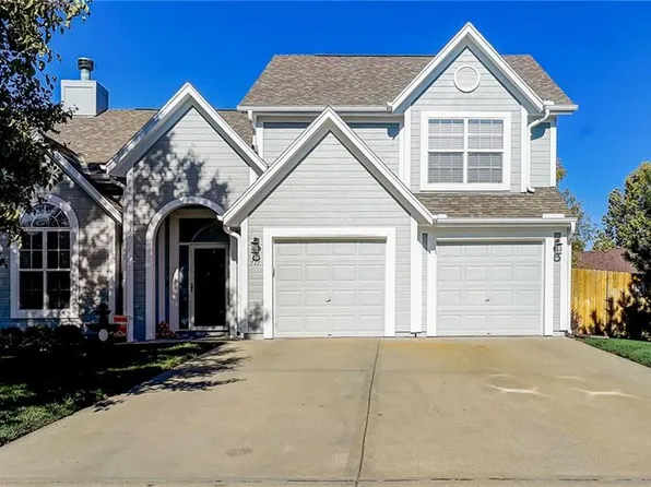 711 River Dr, Edwardsville, KS 66111