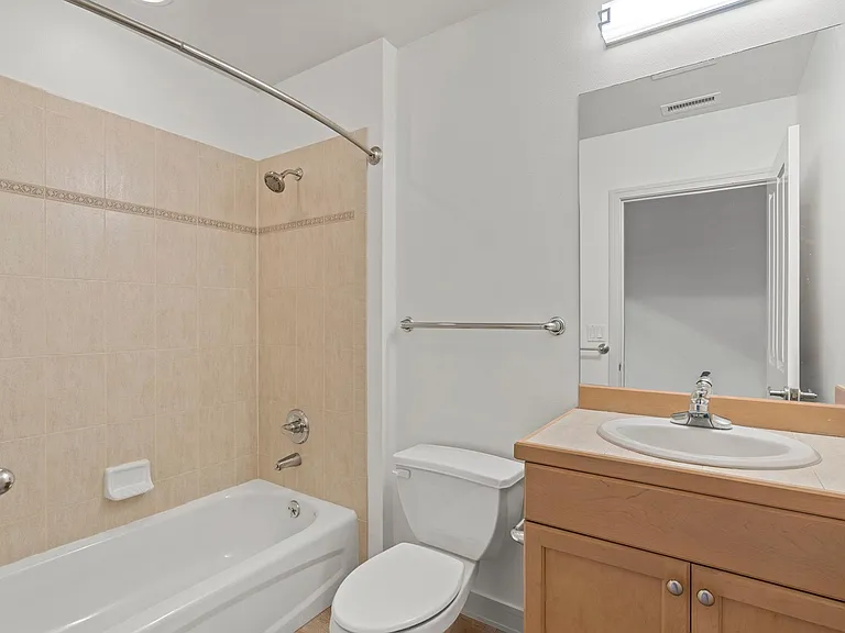 221 5th Ave S #105 — Photo 30