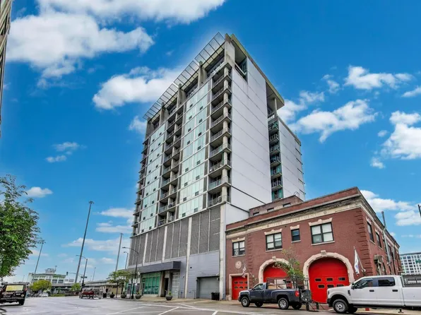 700 W Van Buren St APT 1301, Chicago, IL 60607