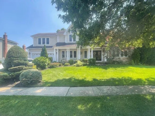 9 London Road, Syosset, NY 11791