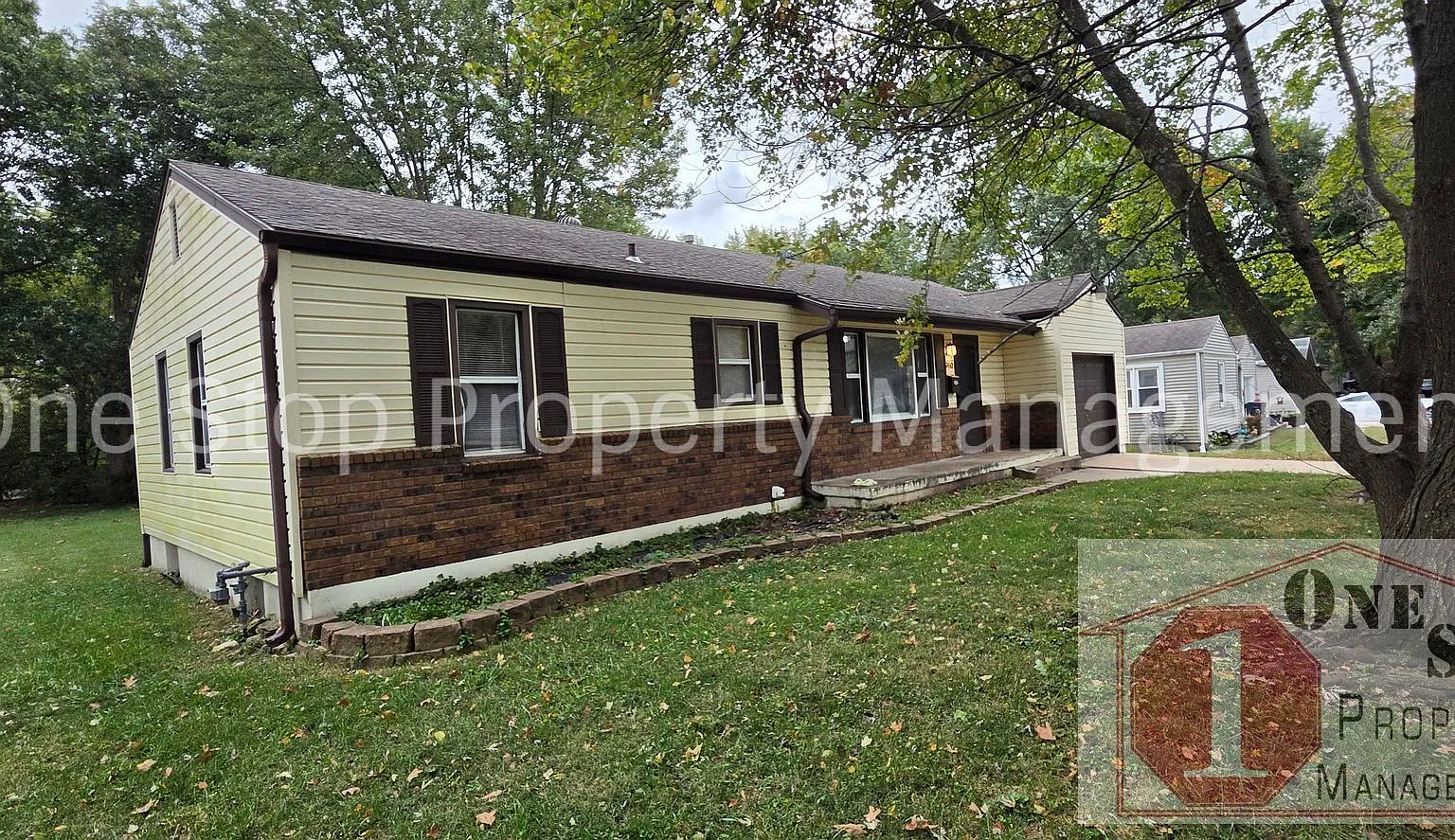 Fantastic 3 bedroom, 1 bathroom home in Blue Springs — Photo 2
