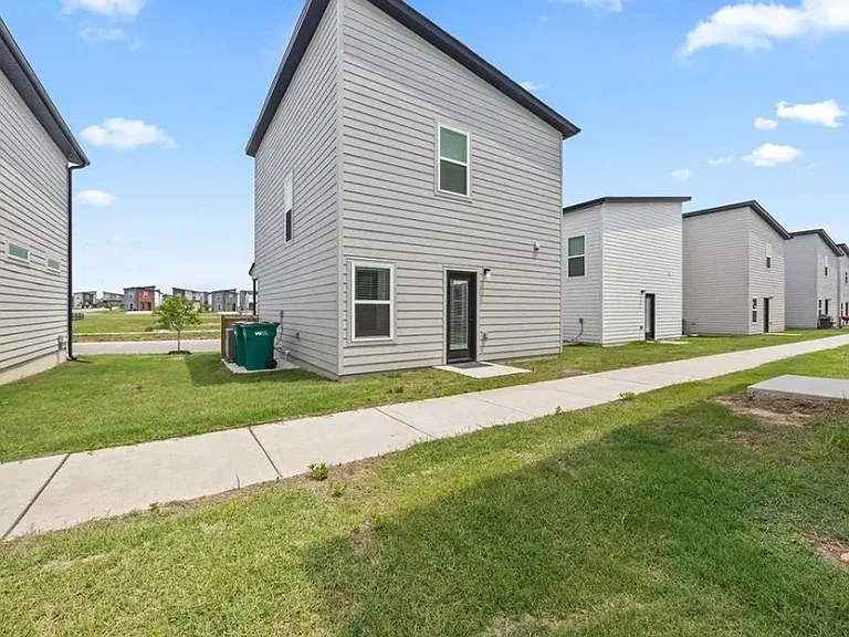 1061 Kentucky Ave — Photo 15