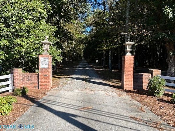 2nd image of 558 Seaford Ln