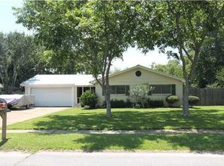 1401 Sussex Dr, Ocean Springs, MS 39564