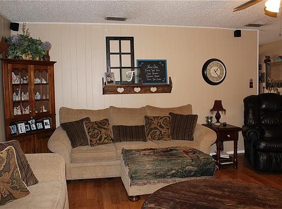 3rd image of 2020 Ashland Dr