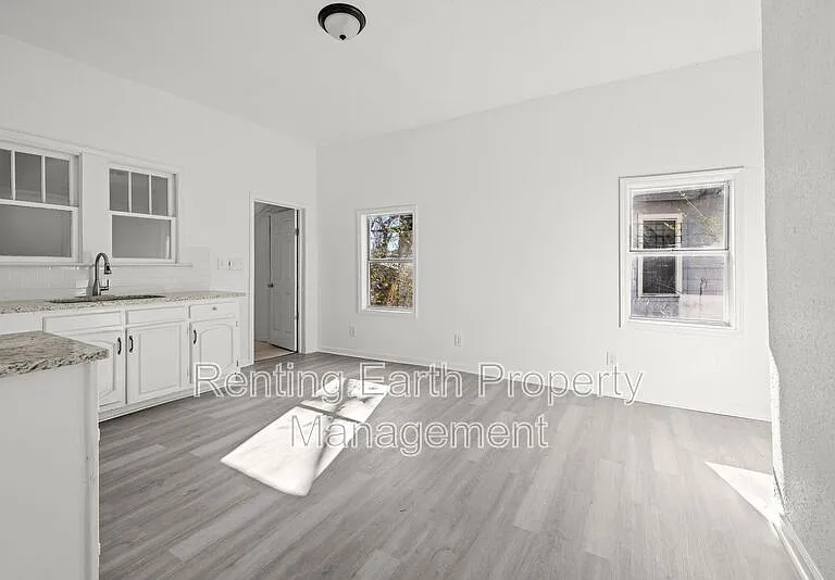 1217 Fulton Ave — Photo 11