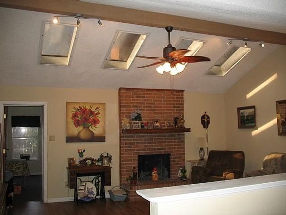 2nd image of 1623 Tammi Ln