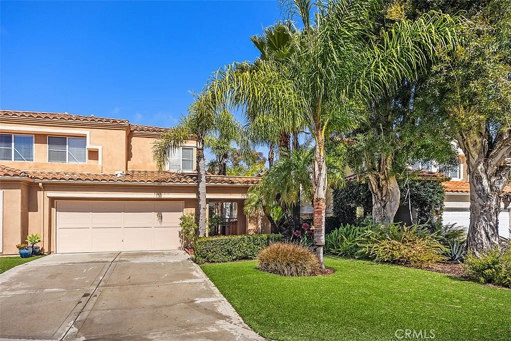 3 bed, 2.5 bath, 1716 sqft, $5,595 — Photo 4