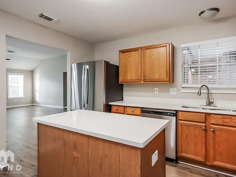 598 Orangewood Dr — Photo 6