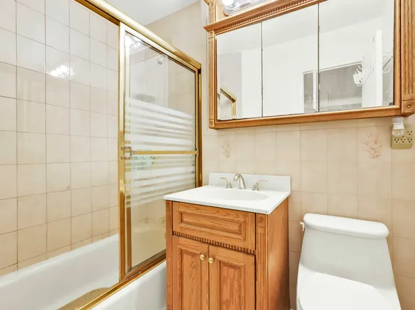 61-20 Grand Central Parkway image 17 of 24