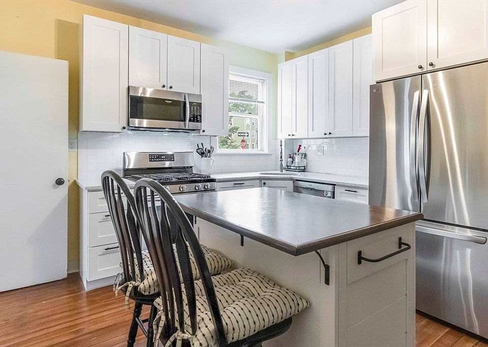 1st image of 14 Torrey St #1