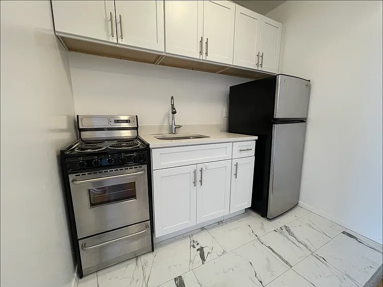 451 E 83rd St #11B — Photo 2