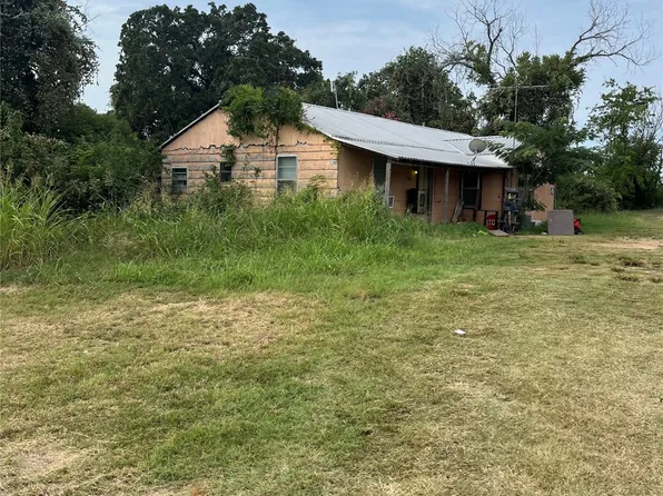 750 Jay Bird Ln, Springtown, TX 76082