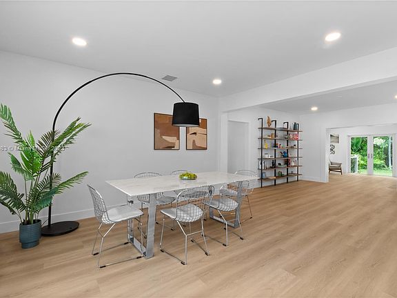 3rd image of 10634 NE 10th Pl