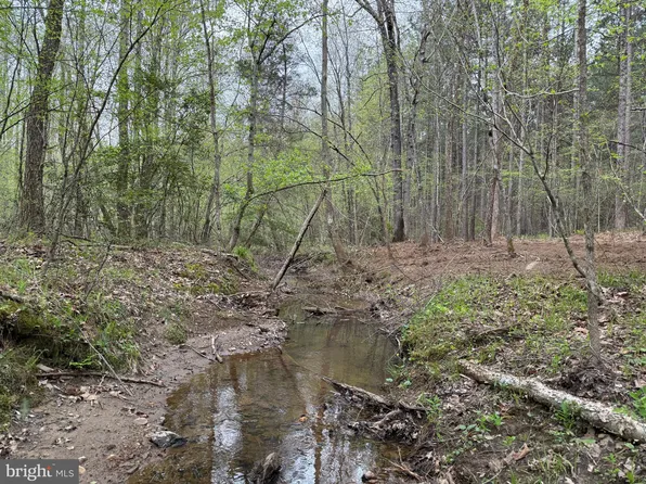 2 Covered Bridge Rd, Kents Store, VA 23084