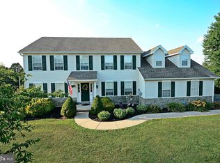 5 Shetland Ln, York, PA 17406