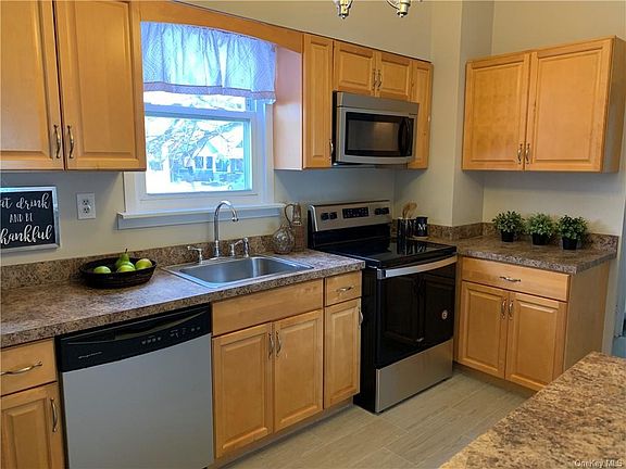 4th image of 42 Meriline Ave