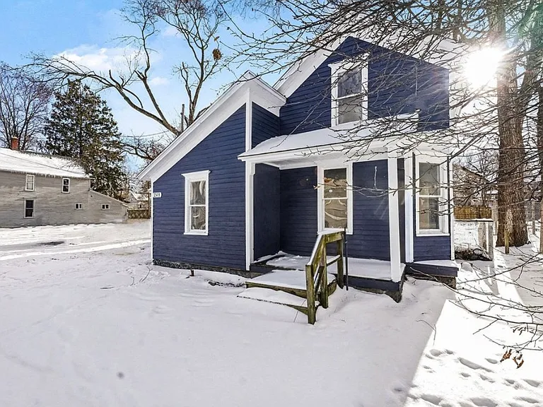 249 Washington Ave — Photo 4
