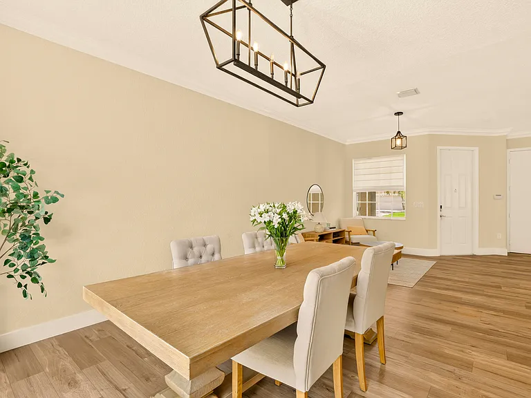 7630 Topiary Ave — Photo 10