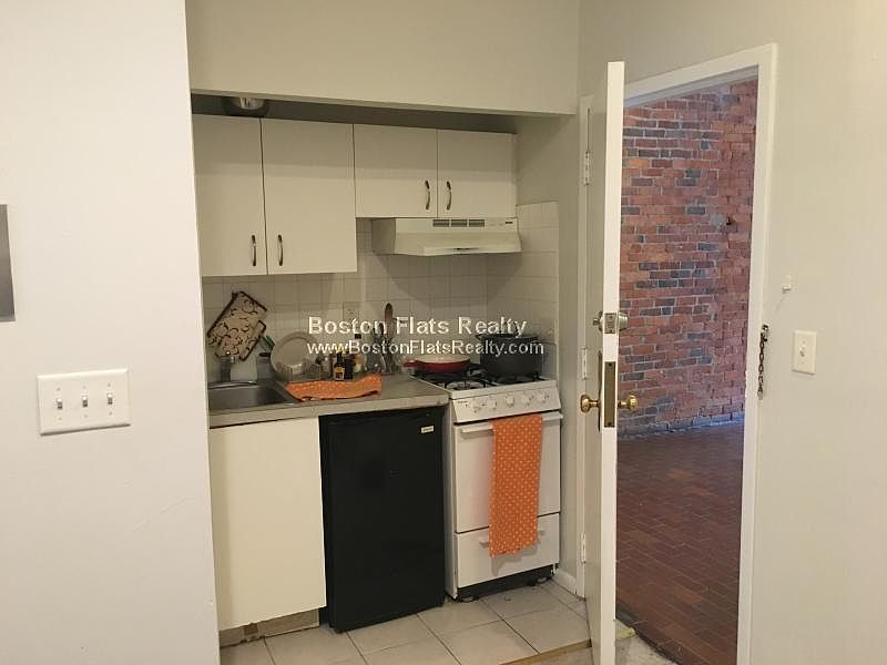 2nd image of 162 Saint Botolph St #50CR