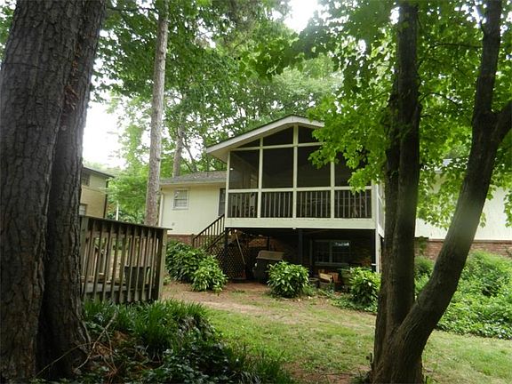 4th image of 272 King Arthur Dr