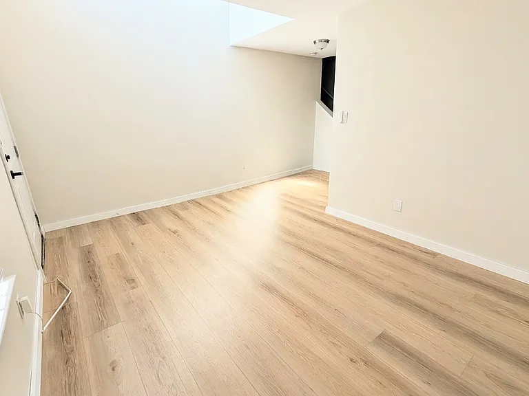 222 Phillips St — Photo 7