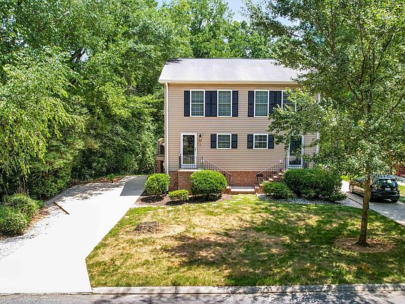 2nd image of 1 Dover Dr #1