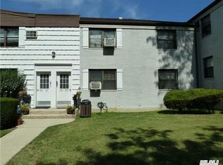 6854 136th St #A, Kew Gardens Hills, NY 11367