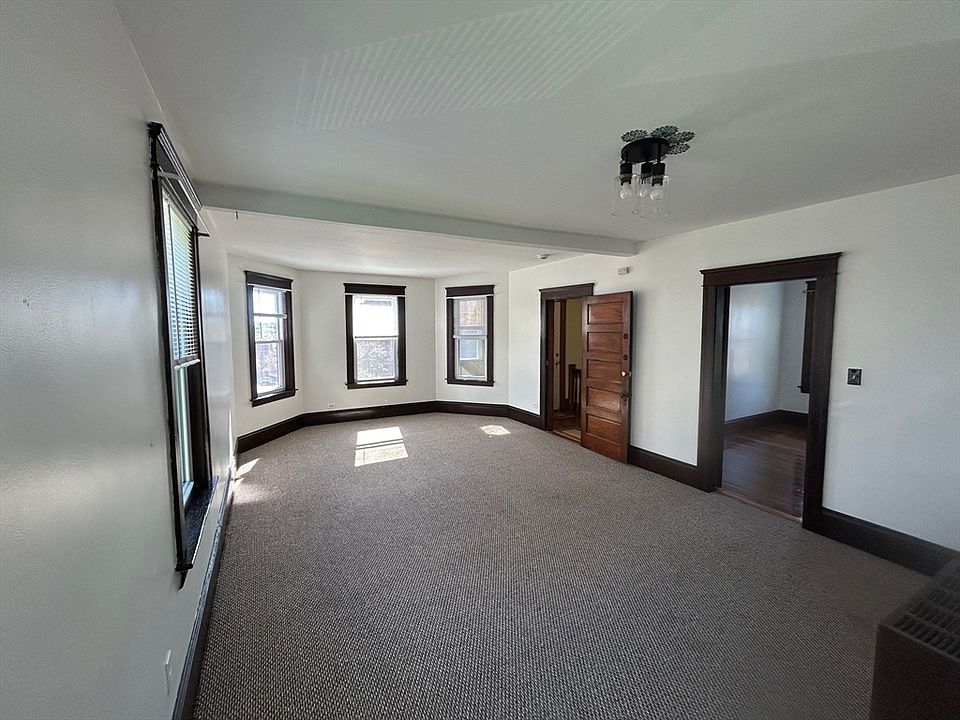 1st image of 31 Chrome St APT 3