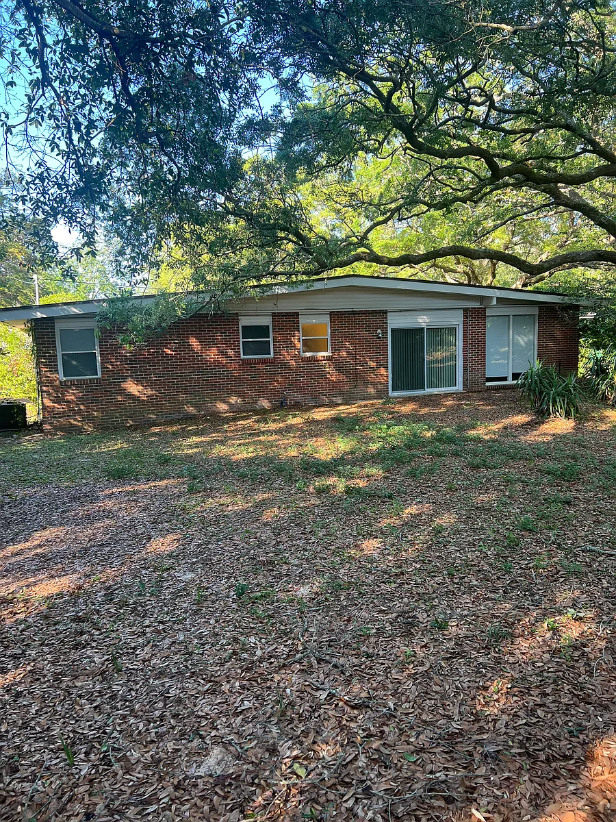 Building Photo - 123 Gilmore Dr