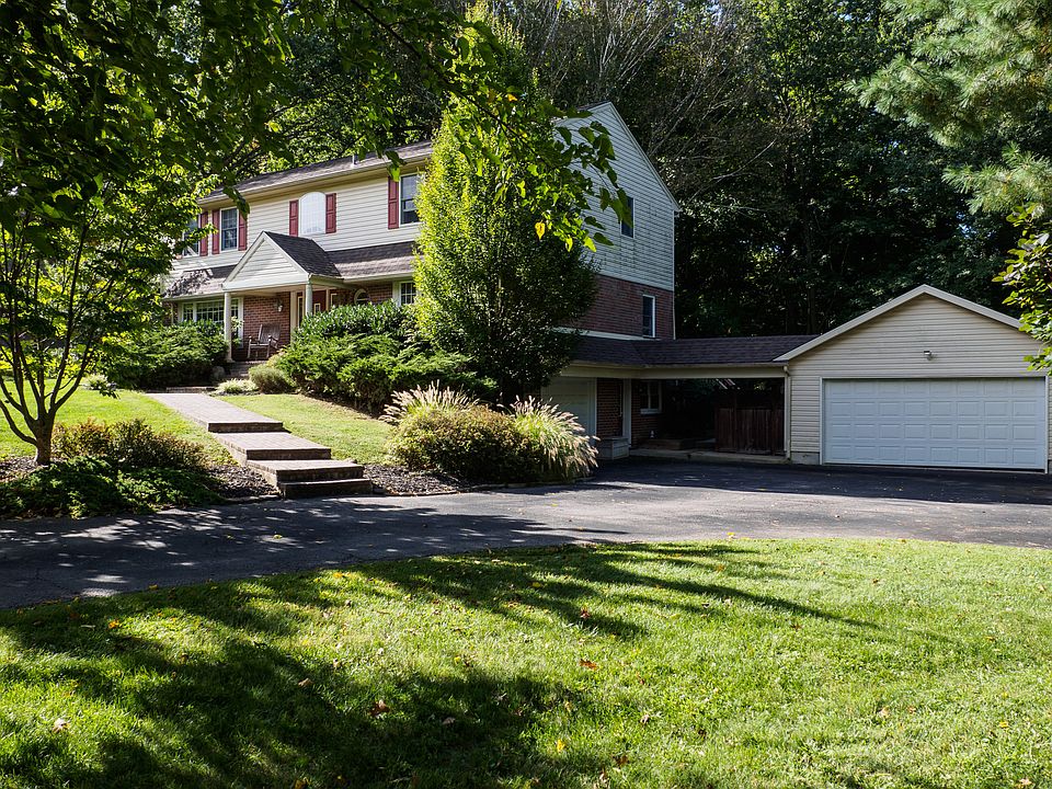 2nd image of 826 Pinewood Dr