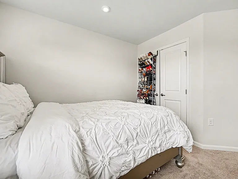 221 Tamworth Crk — Photo 22