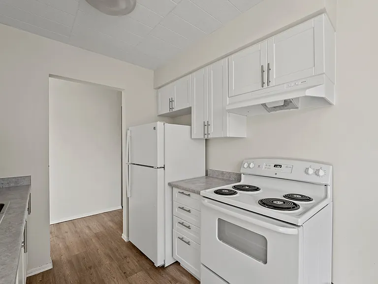 3170 Donnelly St — Photo 10
