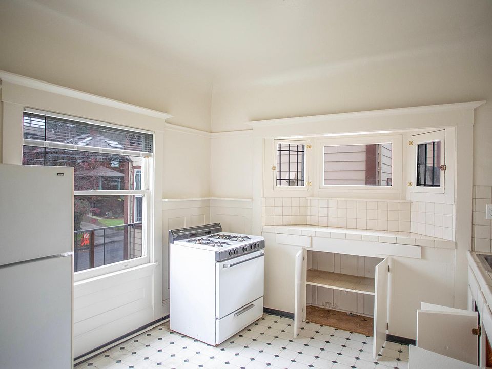 1st image of 330 Athol Ave #2