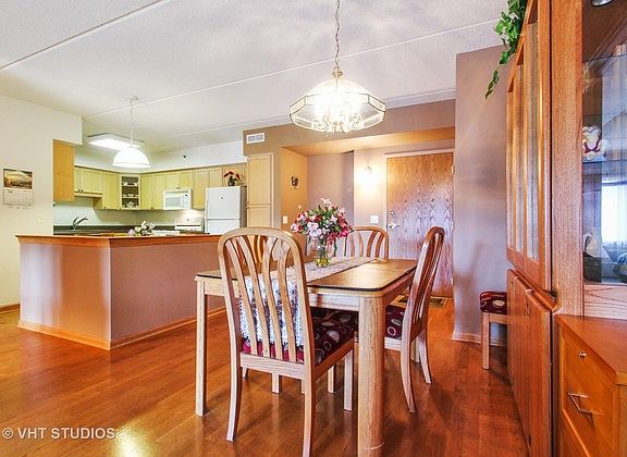 4th image of 476 Alles St Unit 306