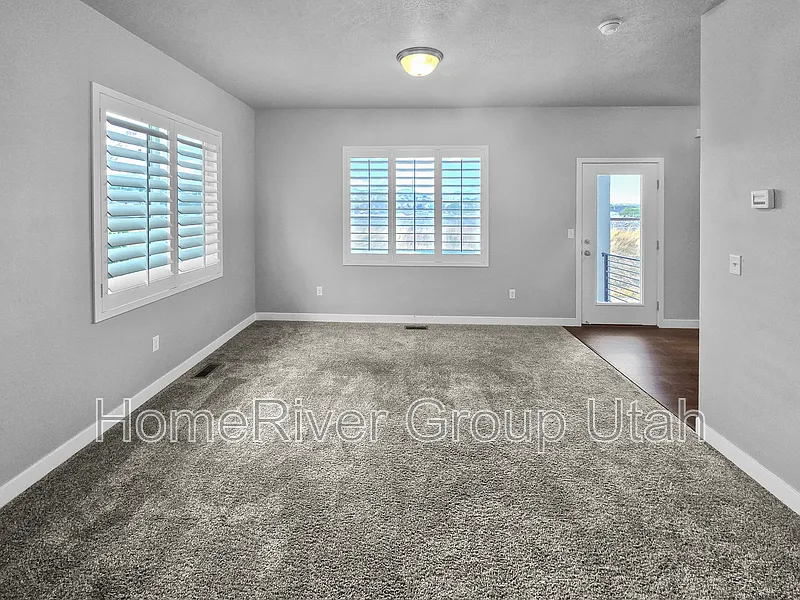 3 bed, 3.5 bath, 1842 sqft, $2,300 — Photo 4