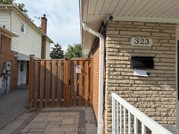 323 Montego Rd, Mississauga, ON L5B 1C6