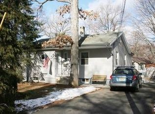 5 Oak Ln, Ringwood, NJ 07456