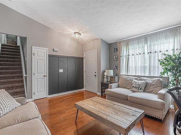 5th image of 41 Clearbrook Dr