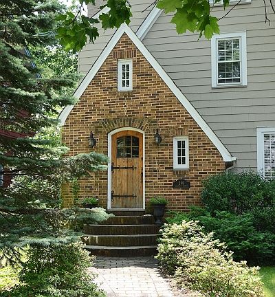 2nd image of 298 Richmond Ave