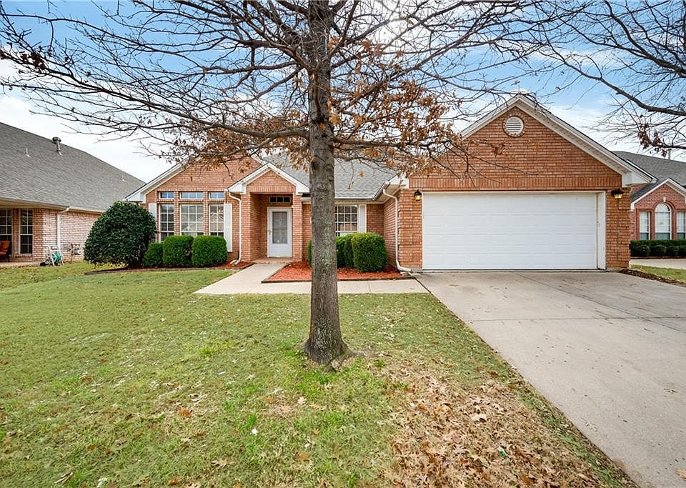 2nd image of 3954 Wisteria Ln
