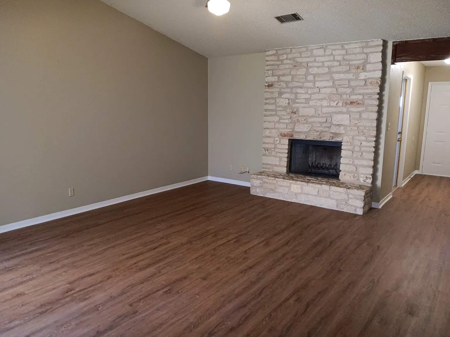2 bed, 1175 sqft, $1,675 — Photo 2